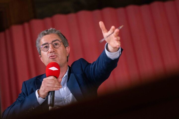 François Ruffin critique Raphaël Glucksmann pour sa peur des électeurs avant la primaire de 2027