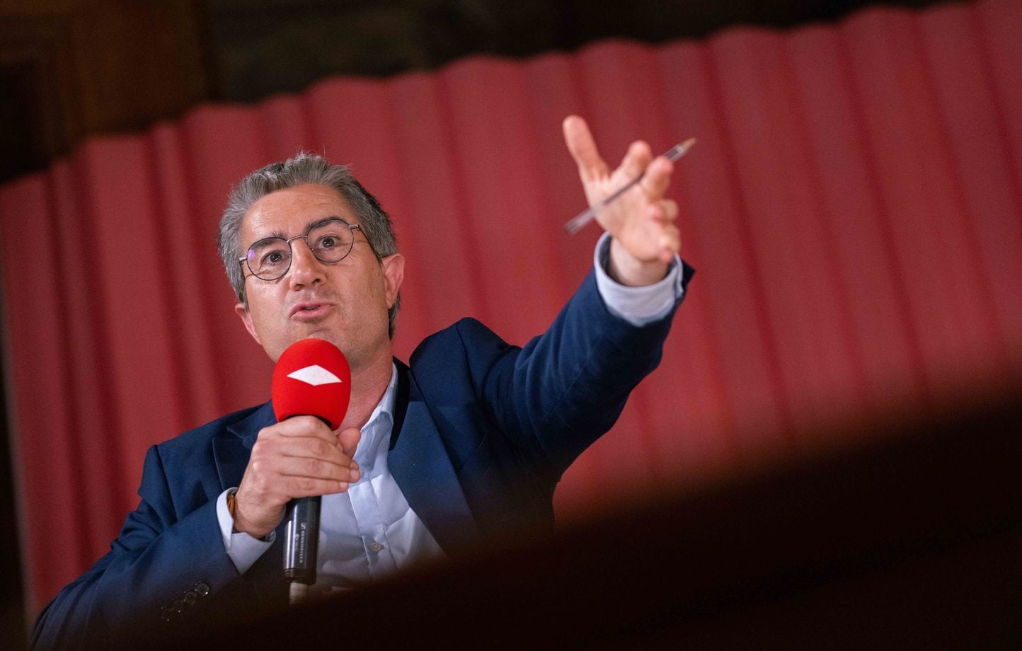 François Ruffin critique Raphaël Glucksmann pour sa peur des électeurs avant la primaire de 2027