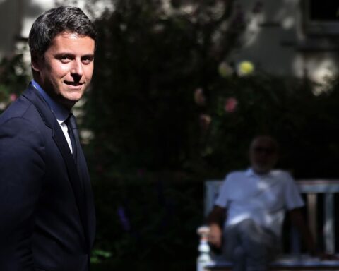 Gabriel Attal déclare que la dissolution a presque détruit l'économie française