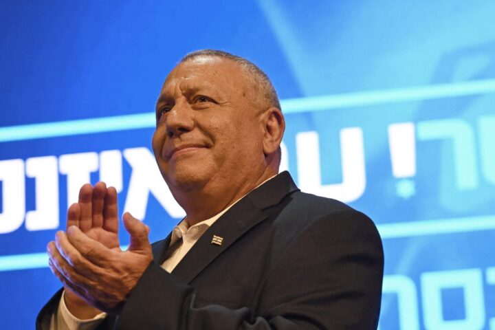 Gadi Eisenkot, ancien chef d'état-major, se prépare à défier Benjamin Netanyahou aux élections israéliennes du 27 octobre