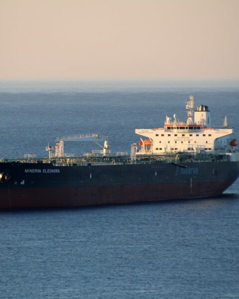 Guerre entre les États-Unis et l'Iran : le prix du pétrole dépasse les 99 dollars.