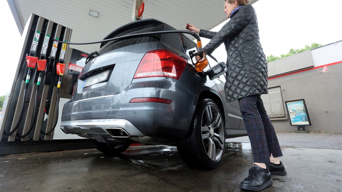 Hausse des prix des carburants en France : économies possibles en se rendant en Espagne
