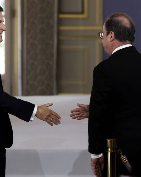 Hollande déclare ne ressentir ni rancune ni désir de revanche envers Macron