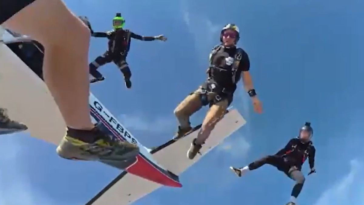 Holly Wiffen, la parachutiste qui a survécu à une chute libre de 3 000 mètres après un accident en plein vol