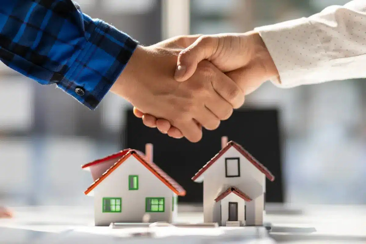 Immobilier ancien : baisse des prix, mais le coût d'achat augmente.
