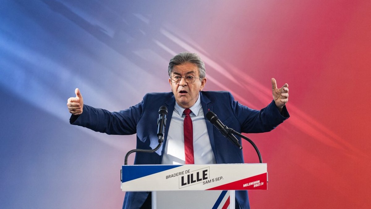 Jean-Luc Mélenchon défend ses propositions économiques lors de la braderie de Lille avant la présidentielle de 2027