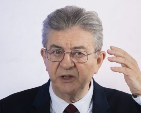 Jean-Luc Mélenchon oppose l'envoi de troupes françaises en Arabie saoudite pour sécuriser Yanbu