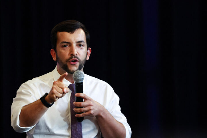 Jean-Philippe Tanguy, député RN, cite l'inscription nazie "le travail rend libre" à Vierzon