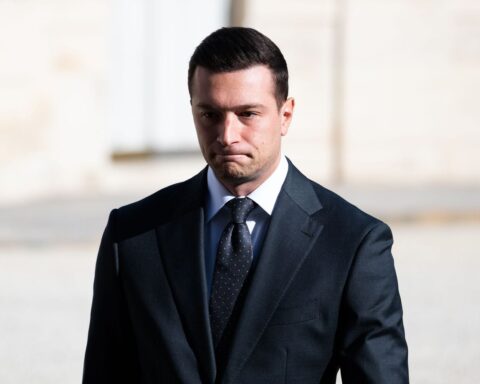 Jordan Bardella conteste des écrits antisémites de 2013 révélés par Mediapart et dénonce des « faux grossiers »