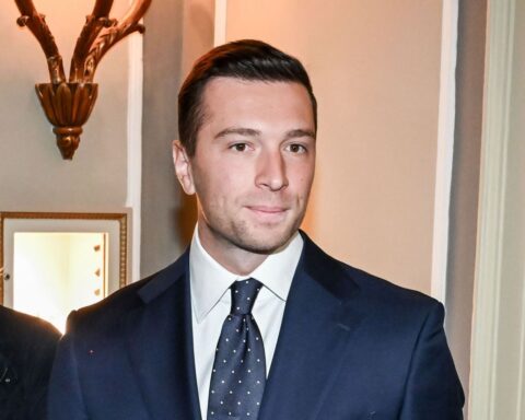 Jordan Bardella réaffirme son soutien indéfectible à Marine Le Pen malgré des divergences au RN