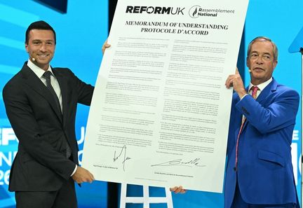 Jordan Bardella signe un accord avec Reform UK sur l'immigration, suscite de vives critiques en France