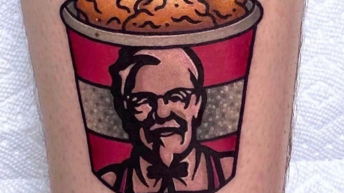 KFC propose un tatouage de son logo pour du poulet frit à vie au Modena Nerd