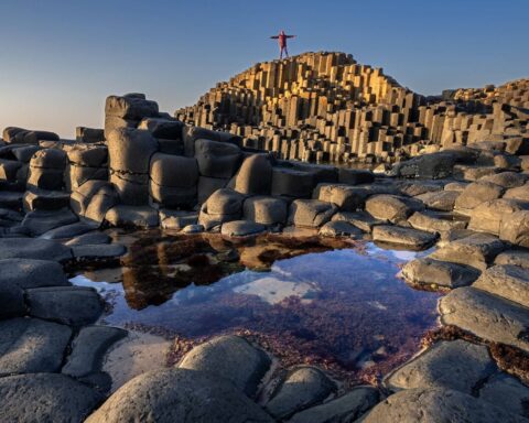 La Chaussée des Géants en Irlande du Nord menacée par des rituels touristiques nocifs