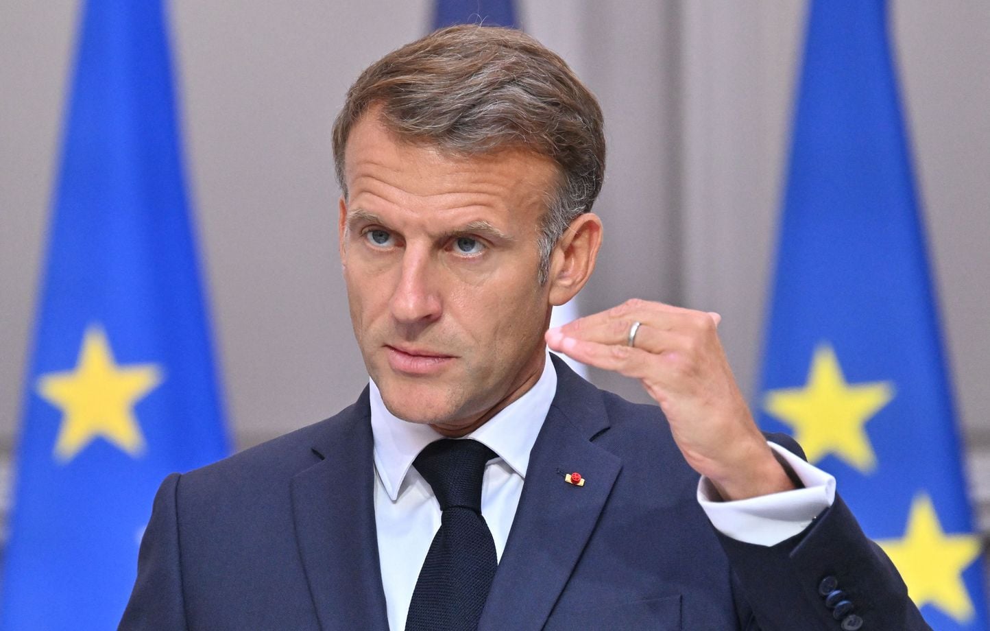 La chute de popularité d'Emmanuel Macron en fin de mandat : un niveau historiquement bas à 18 %