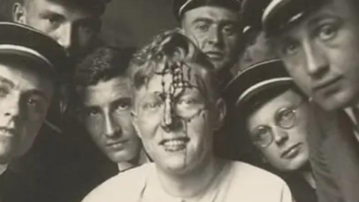 La fascination des cicatrices des étudiants allemands et leur influence sur les personnages de méchants d'Hollywood