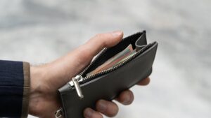 La justice espagnole ordonne à un père de verser 350 euros de pension alimentaire malgré le blocage de son fils sur WhatsApp
