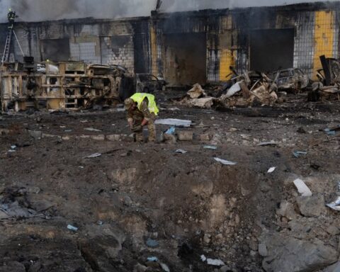 La Russie relance ses attaques aériennes sur Kiev après trois jours de trêve, deux morts recensés