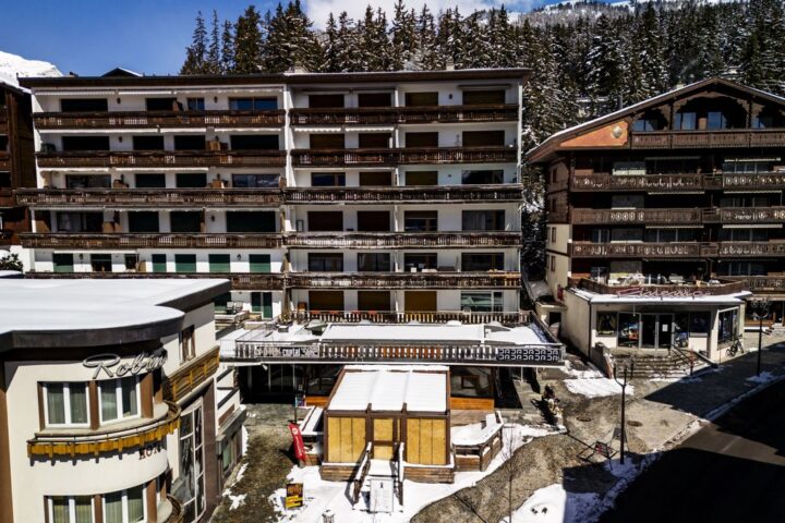 L'ancienne élue de Crans-Montana confrontée à des accusations après la révélation d'un e-mail compromettant