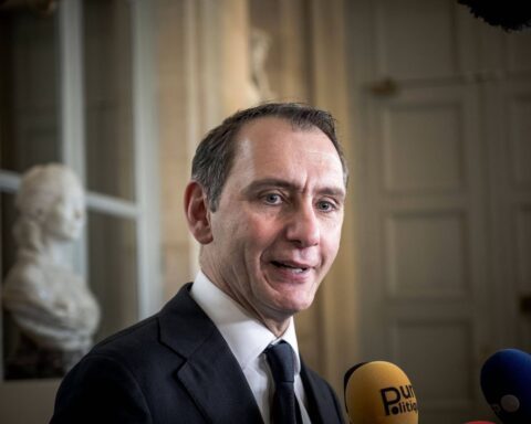 Laurent Jacobelli précise la position du RN sur l’aide à l’Ukraine après des critiques croissantes