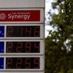 Le blocage des prix des carburants en France : retour sur les décisions de 1990 et leur actualité dans les Outre-Mer