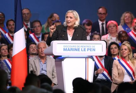 Le dilemme budgétaire de Marine Le Pen : entre censure du gouvernement et responsabilité