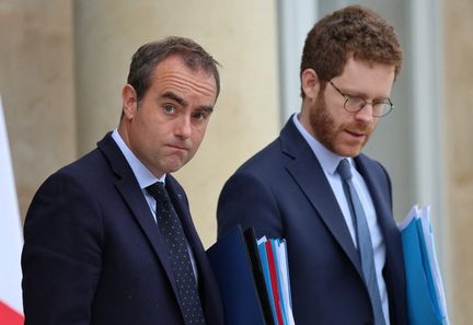 Le gouvernement français envisage des économies sur les retraites et les salaires des ministres dans le budget 2027