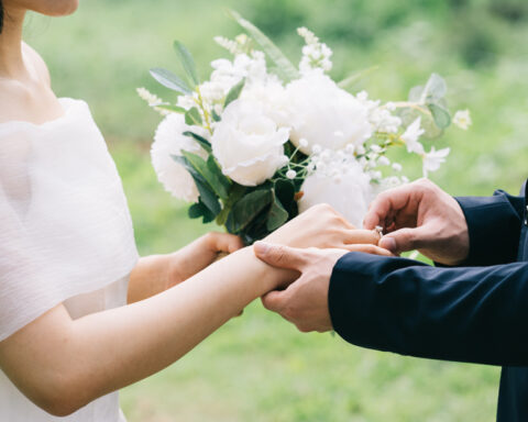 Le nombre de mariages au Québec reste stable avec près de 23 000 unions en 2025