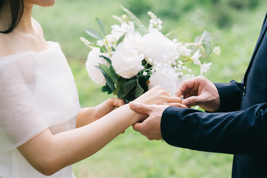 Le nombre de mariages au Québec reste stable avec près de 23 000 unions en 2025