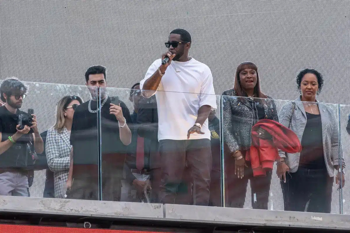 Les avocats de Sean 'Diddy' Combs demandent à se retirer de son procès en diffamation de 100 millions de dollars en raison de plusieurs mois de frais impayés.
