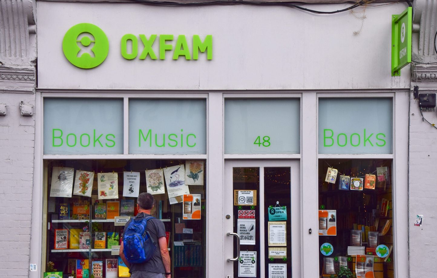 Les boutiques solidaires réduisent les émissions de CO2 par rapport à Vinted, selon Oxfam