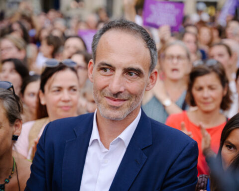Les candidats à la présidentielle affichent leurs origines sociales dans un contexte de crise économique