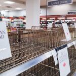 Les consommateurs canadiens boycottent les produits américains alors que les tensions commerciales s'intensifient