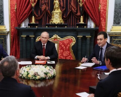 Les émissaires américains rencontrent Vladimir Poutine pour discuter de la fin du conflit en Ukraine