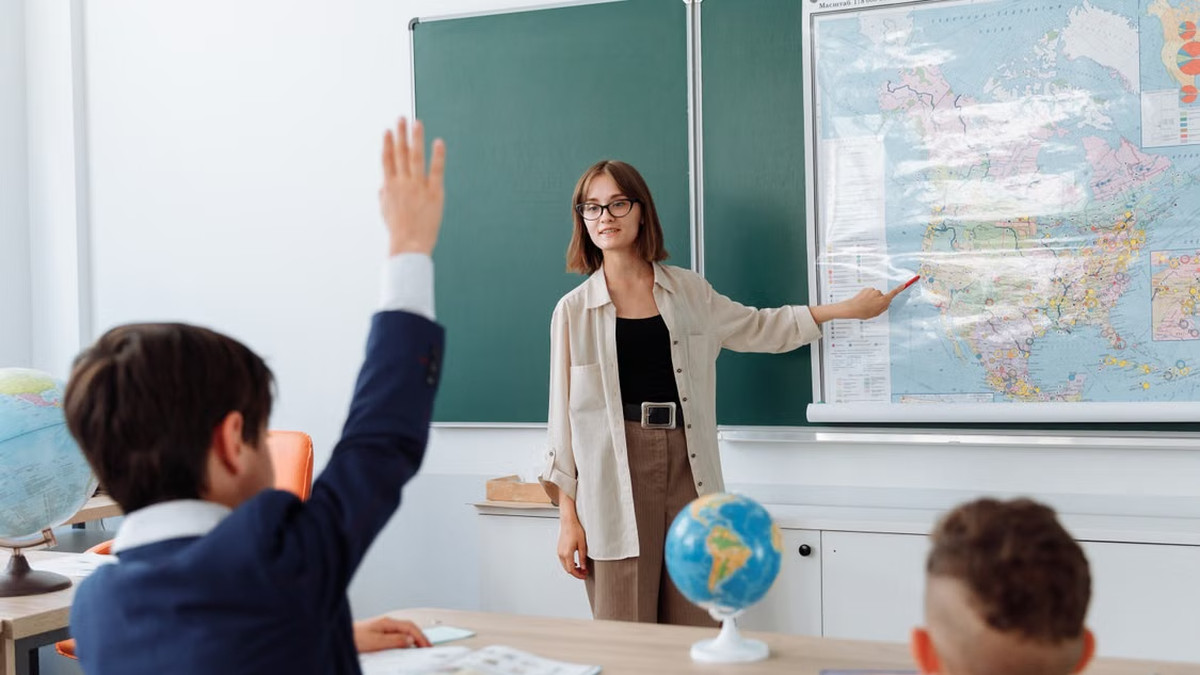 Les résultats des élèves français en baisse dans l'enquête PISA 2025 : une analyse des méthodes et implications