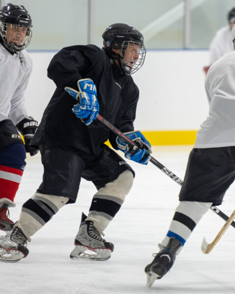 Les retours sur la glace : conseils pour reprendre le hockey après 50 ans