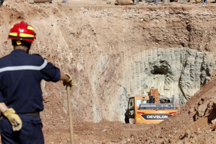 Les secours continuent de rechercher un garçon de 10 ans tombé dans un puits de 80 mètres en Algérie