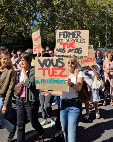 Les soignants de la psychiatrie manifestent à Lyon pour dénoncer la dégradation des soins