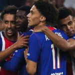 Ligue 1 : Paris s'impose au Vélodrome et plonge Marseille dans la crise