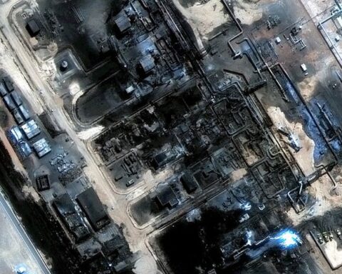 L'oléoduc Est-Ouest saoudien ciblé par des drones, les prix du pétrole franchissent les 100 dollars