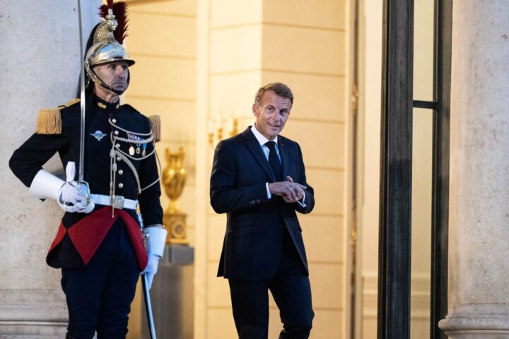 Macron appelle à une mobilisation totale pour sécuriser l'approvisionnement et les prix des carburants