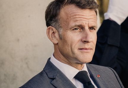 Macron demande une mobilisation totale du gouvernement pour maîtriser les prix des carburants