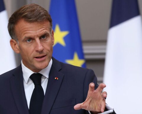 Macron s'adresse aux Français jeudi sur TF1 et France 2, évoquant la guerre en Ukraine et les prix des carburants