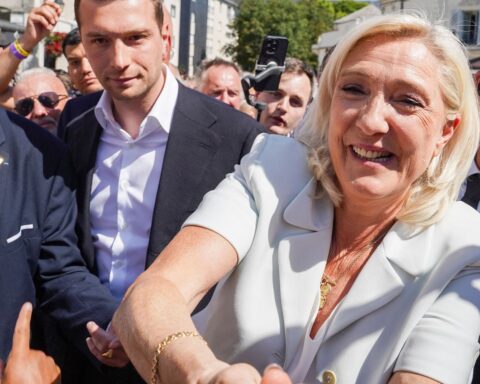 Marine Le Pen à Hénin-Beaumont pour relancer sa campagne présidentielle de 2027