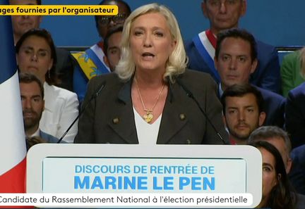 Marine Le Pen relance sa campagne à Hénin-Beaumont en mettant l'accent sur le logement