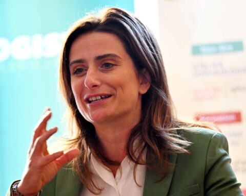 Marine Tondelier en difficulté lors d'une interview sur les présidents de la Ve République