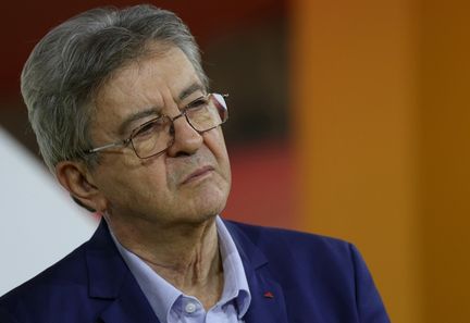 Mélenchon admet avoir changé d'avis sur le port du voile islamique dans un contexte de débat public