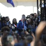 Mélenchon critique Bardella pour sa proposition sur le renvoi des migrants en France
