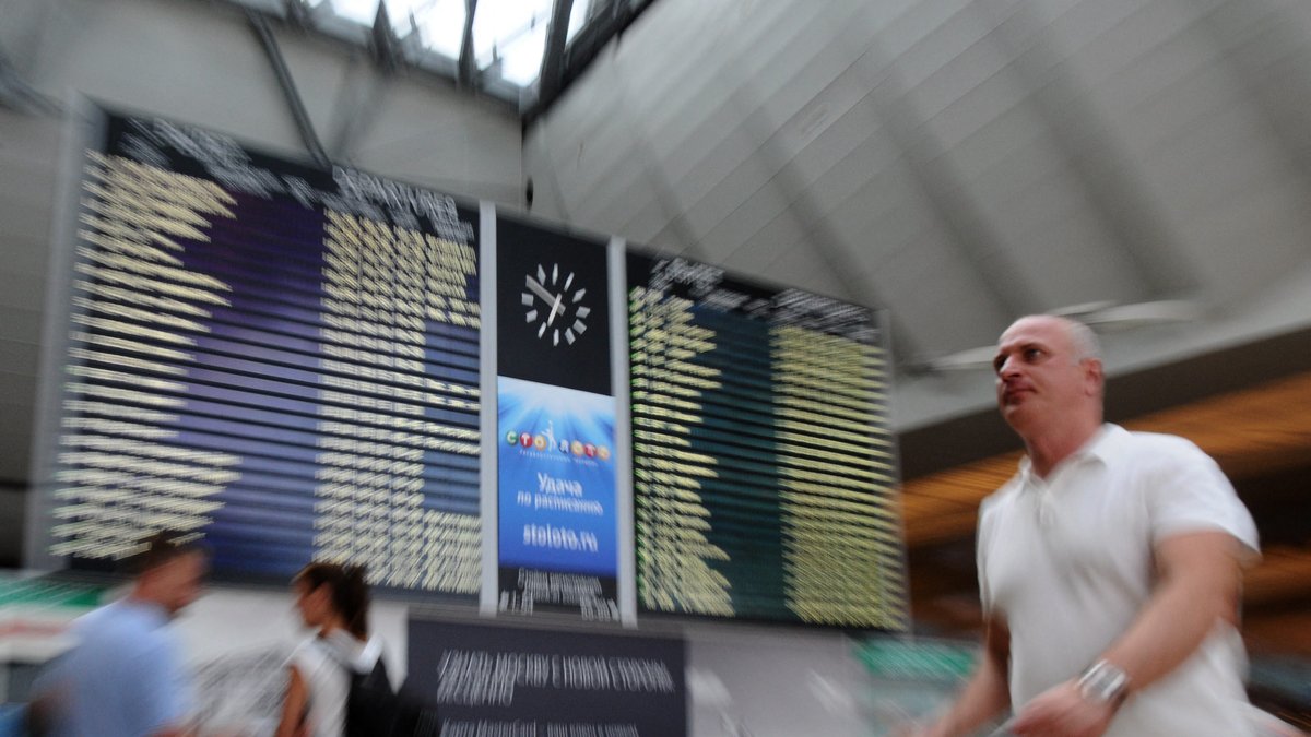 Menaces de zelensky : les aéroports de Moscou réduisent leurs vols face à la guerre en Ukraine