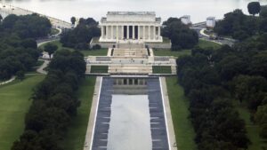Nouveau revers pour Donald Trump dans l'affaire du bassin du Lincoln Memorial, l'entreprise dénonce des erreurs de rénovation