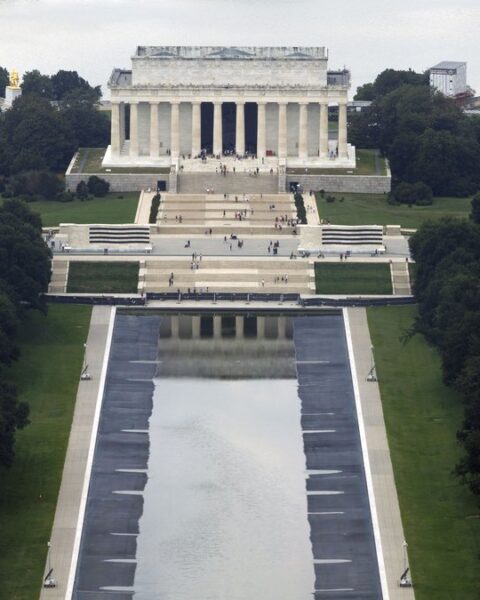 Nouveau revers pour Donald Trump dans l'affaire du bassin du Lincoln Memorial, l'entreprise dénonce des erreurs de rénovation